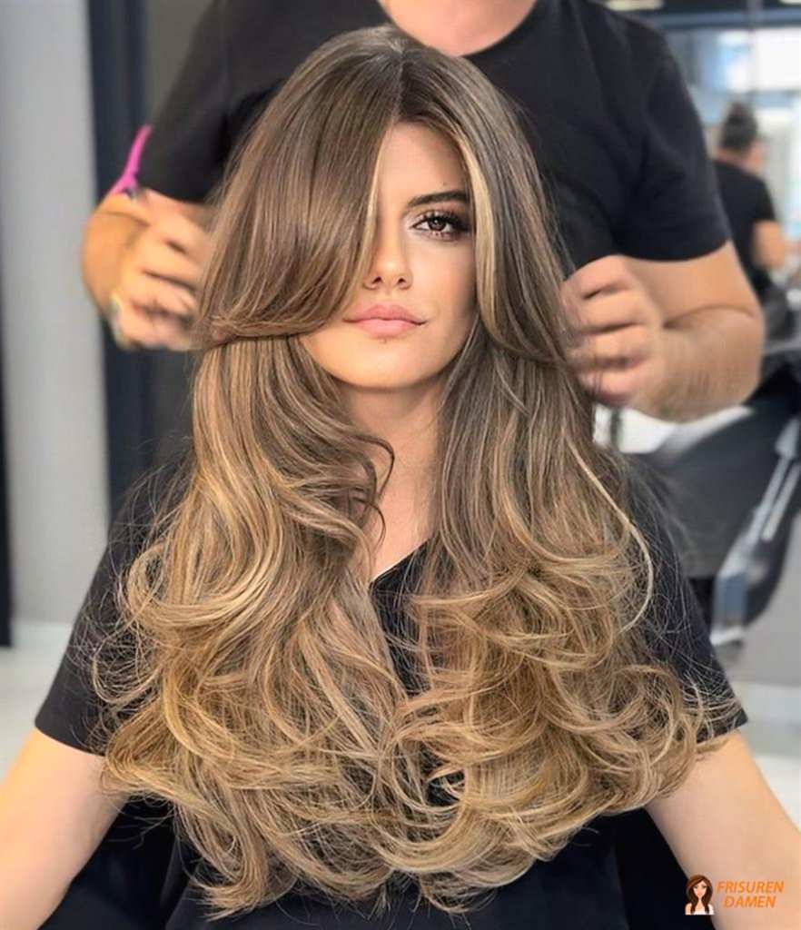 Lesen Sie auch: Styling-Ideen für Frauen mit Pony und Beach Waves im modernen Look