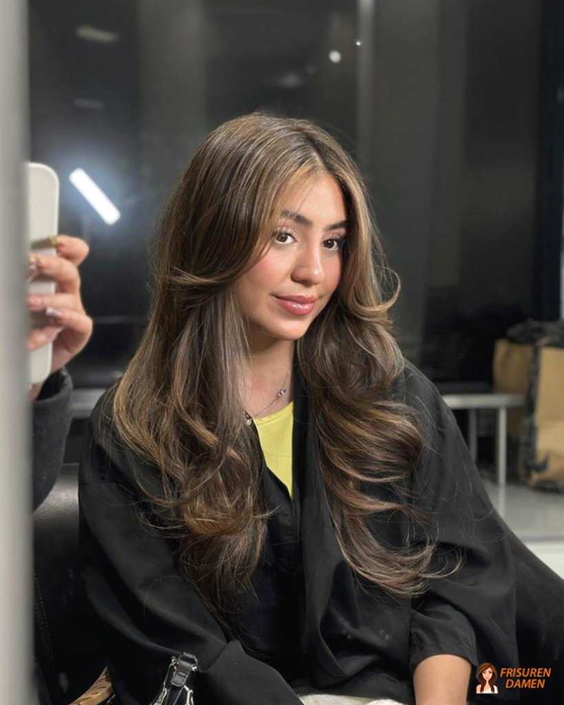 Leuchtendes Balayage in weichen Wellen – Glow Effekt