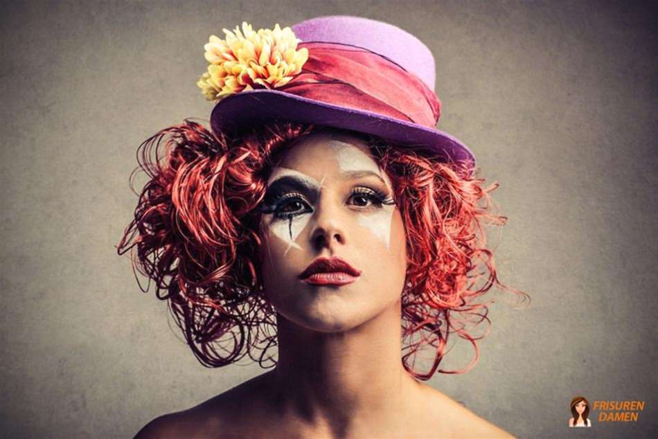 Locken – verspielte Halloween-Frisur für Frauen