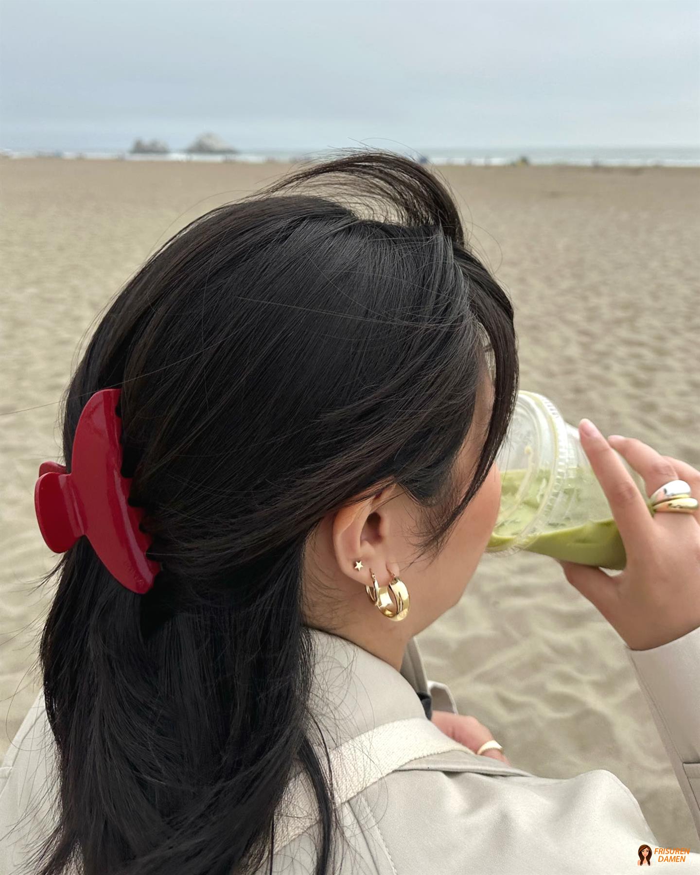 Mini-Haarspange im Haar