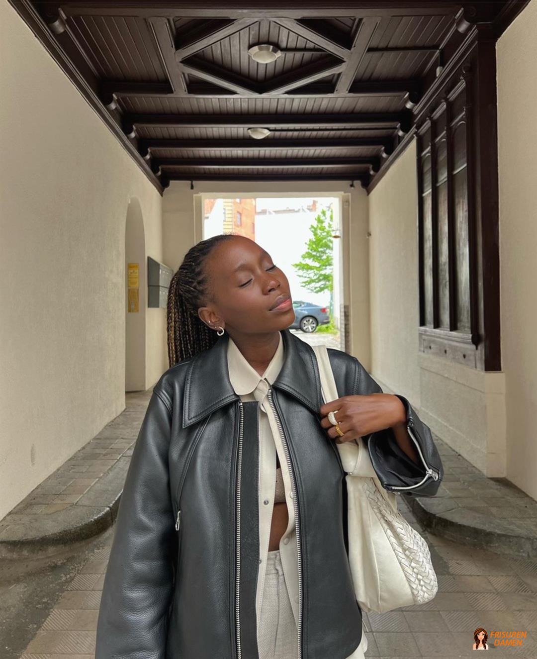 Mittelhoher geflochtener Pferdeschwanz