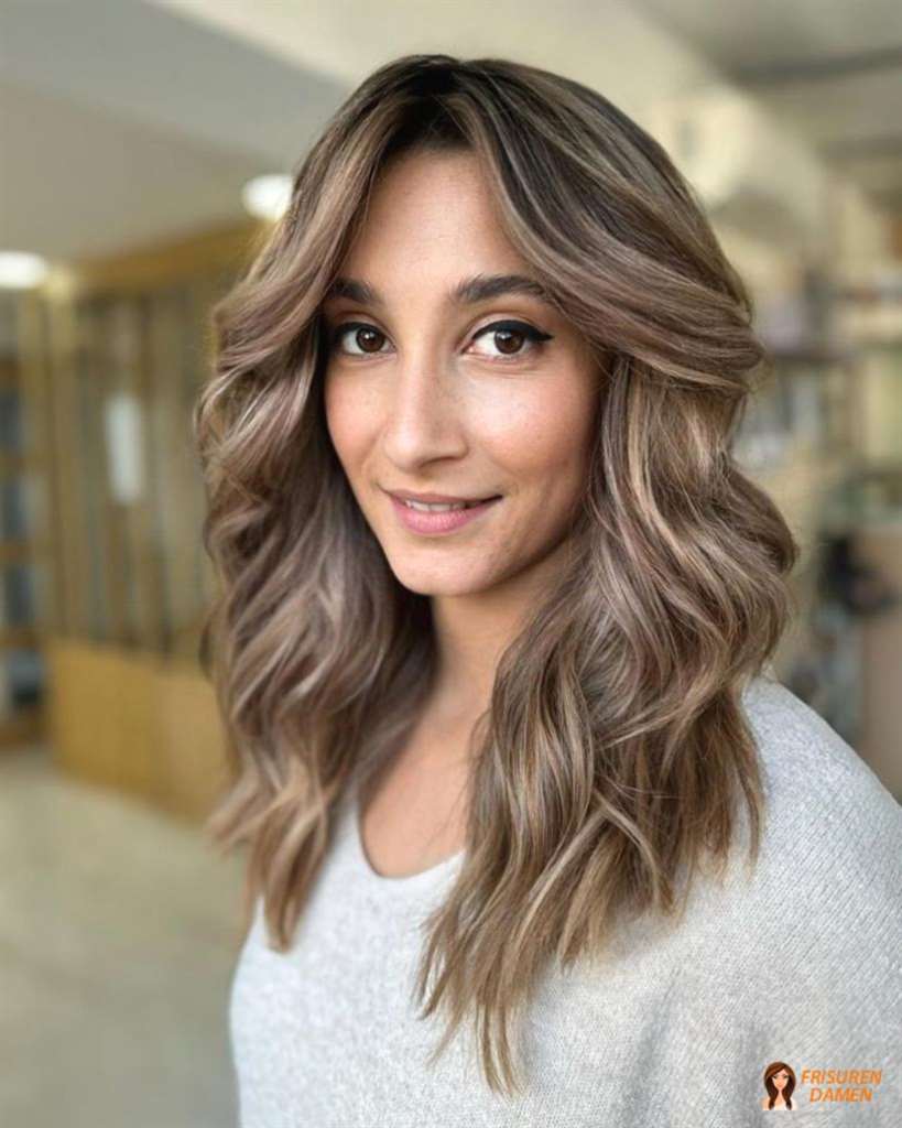 Natürliche Highlights in braunem Haar