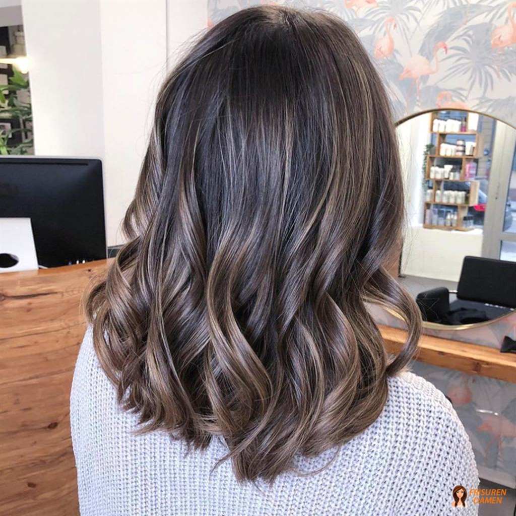 Natürliches Braun mit feinen Reflexen – dezent & elegant