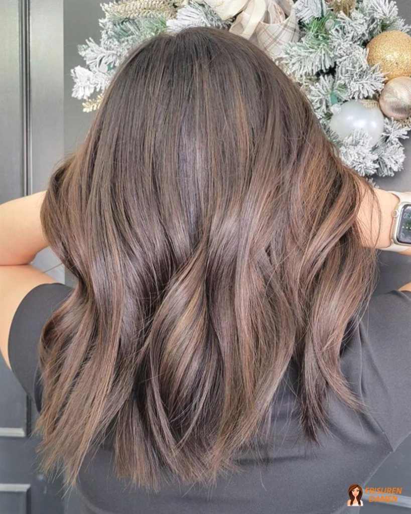 Natürlichkeit mit Highlights – dezenter Glow für Frauen