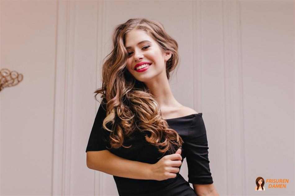 Perfekte Locken – festliche Frisur für Weihnachtsfeiern