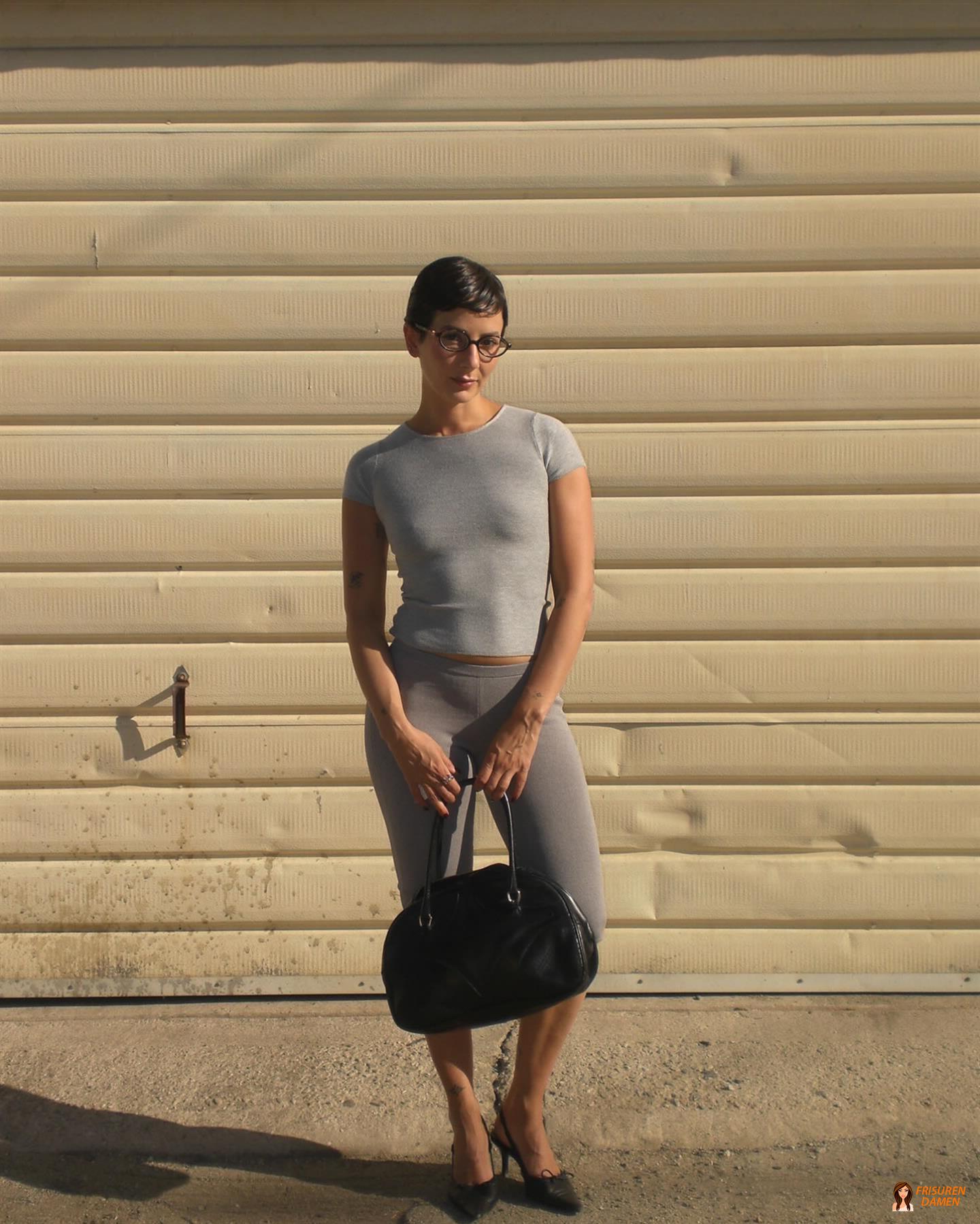 Pixie-Cut mit Seitenscheitel