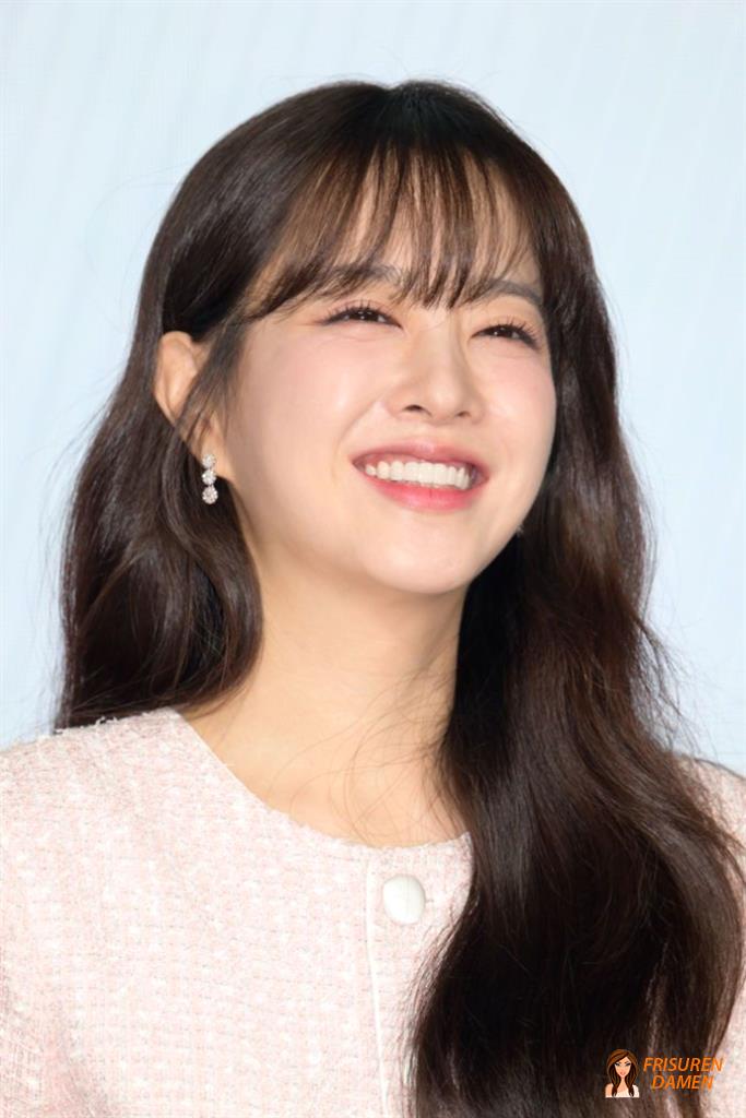 Sanfte Wellen mit fransigem Pony