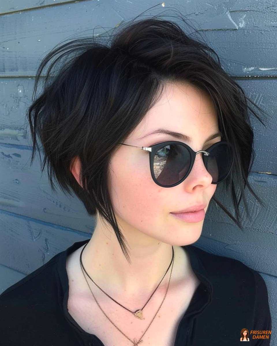 Schokoladige Wellen im Bob für Frauen mit femininem, glänzendem Finish