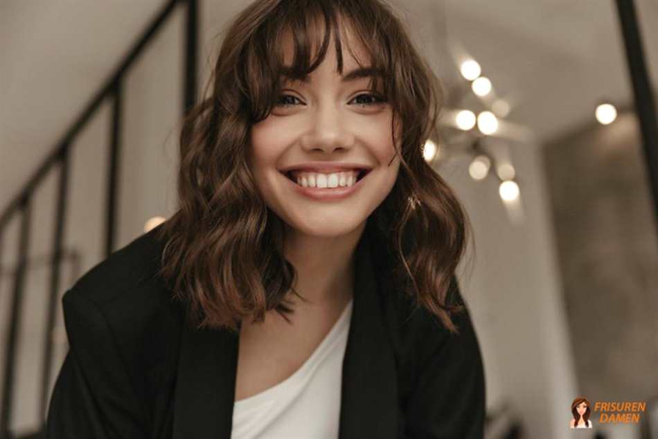 Shag als mittellange Frisur 2026 für Frauen
