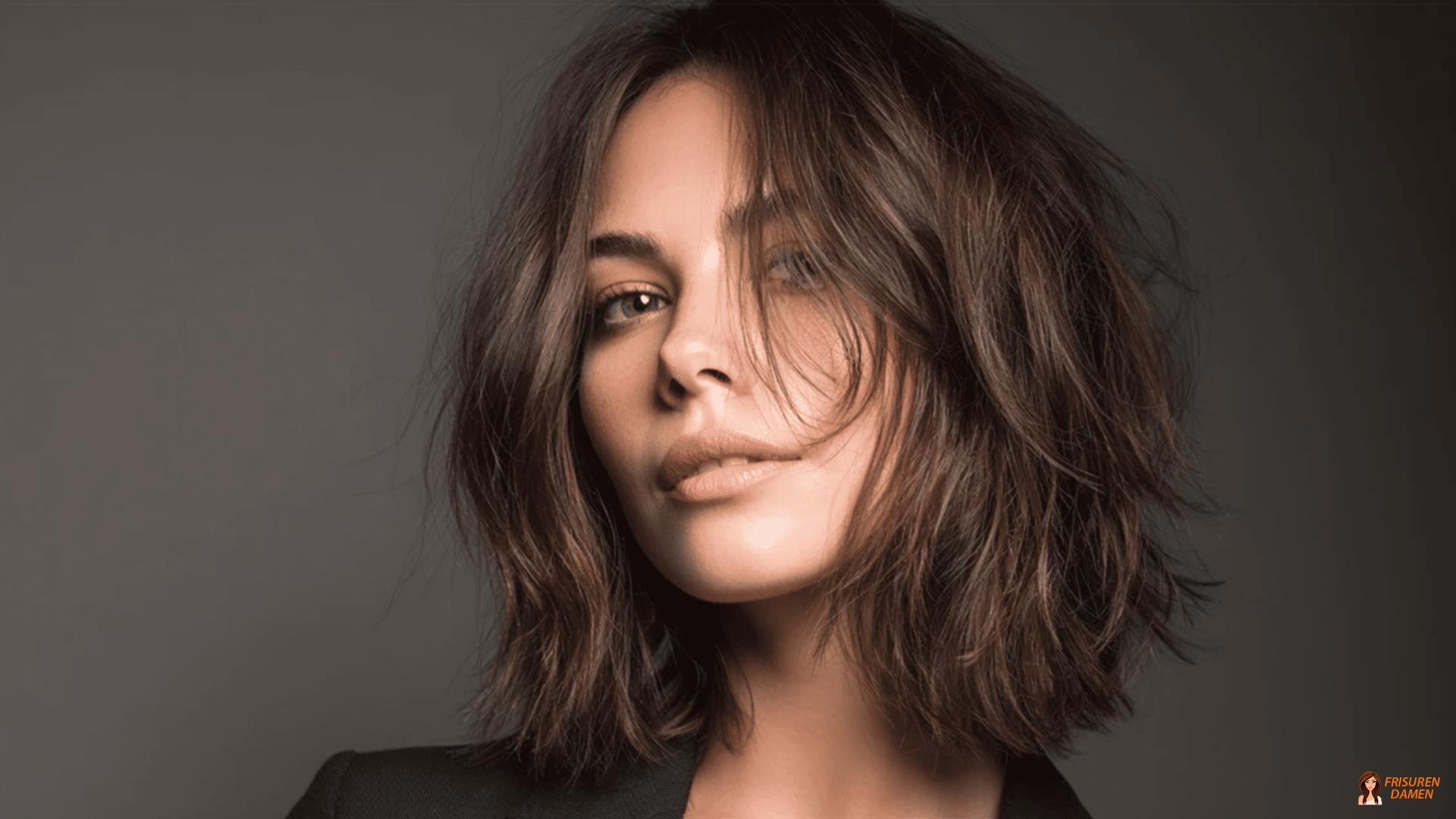 Shaggy Lob Frisur für Frauen mit Bewegung