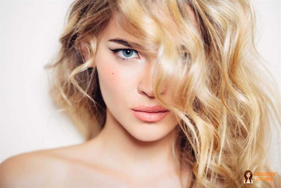 Straffer blonder Bob mit Highlights