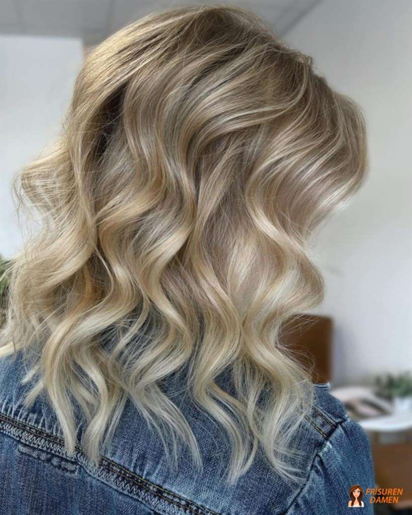 Strahlende Wellen für dünnes Haar mit frischem, lebendigem Effekt