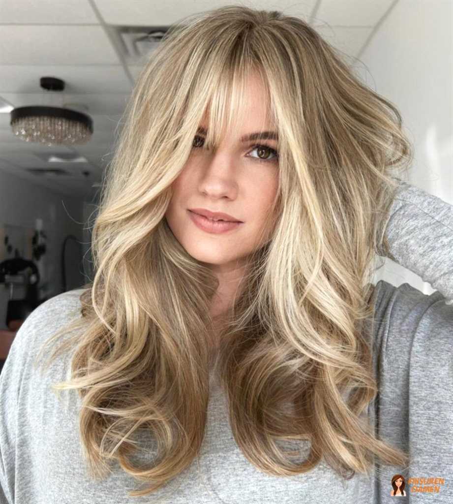 Strahlendes Blond mit Curtain Bangs für Frauen, klare Kontur mit weicher Gesichtsumrahmung