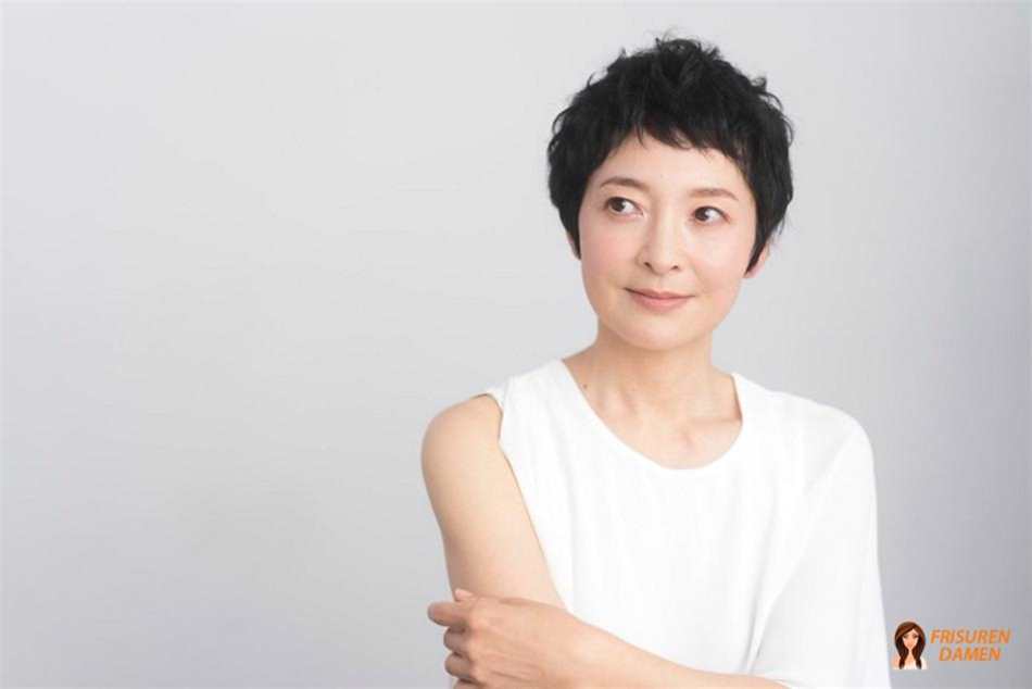 Pflegeleichter Kurzhaarschnitt für Frauen über 50
