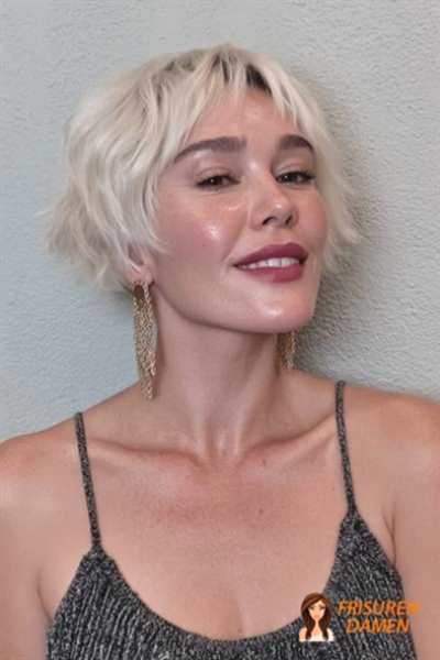 Strukturierter lässiger Pixie Cut 2026 für Frauen mit Fransen und Volumen-Optik im Deckhaar