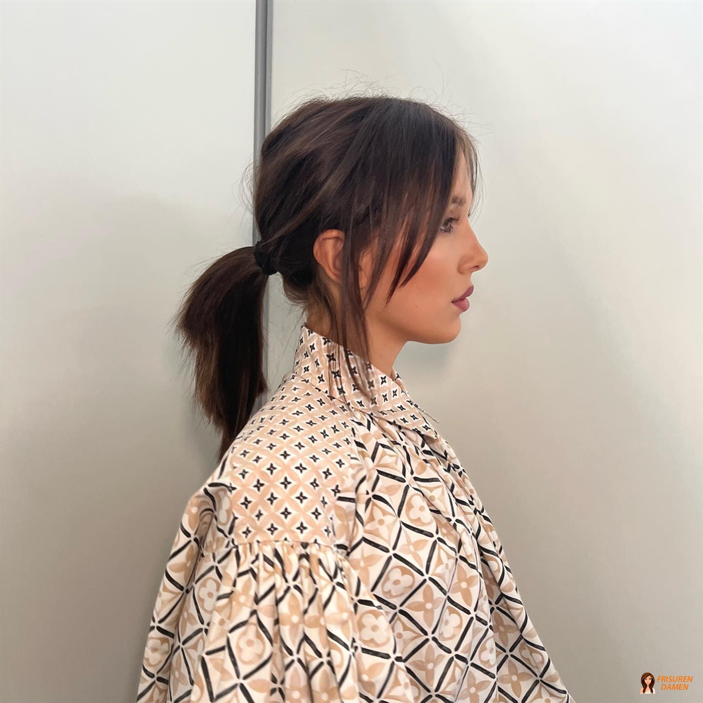 Gestufte Hochsteckfrisur mit lebendiger Struktur