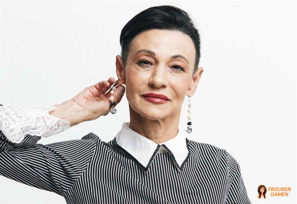 Gestufter Crop-Schnitt für Frauen ab 60