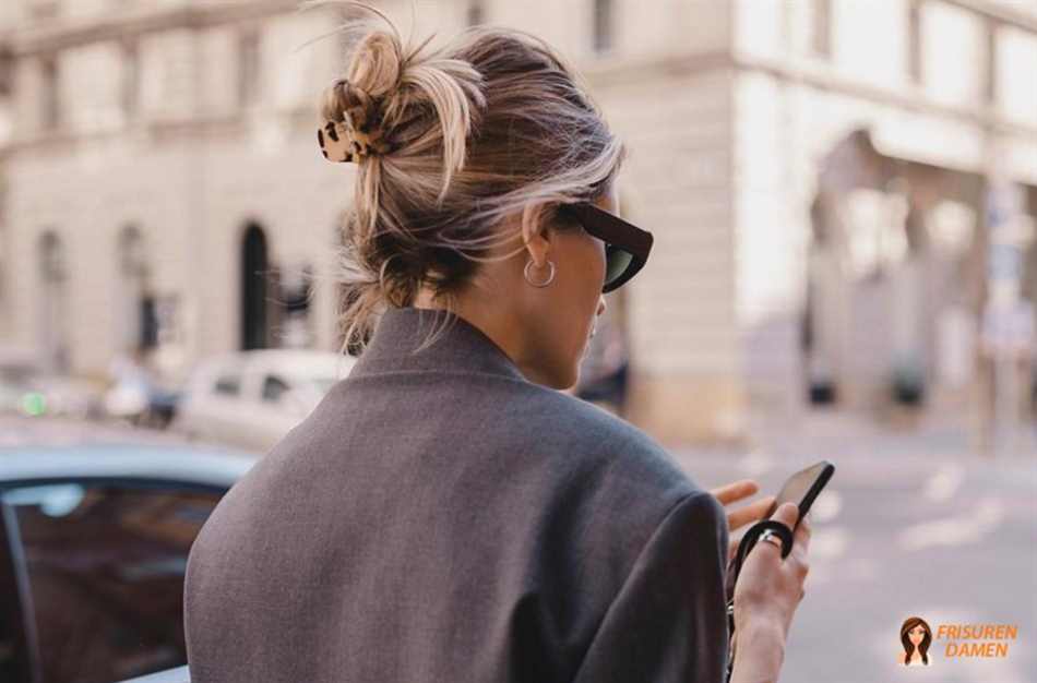 Tiefer Dutt als Bürofrisur für Damen