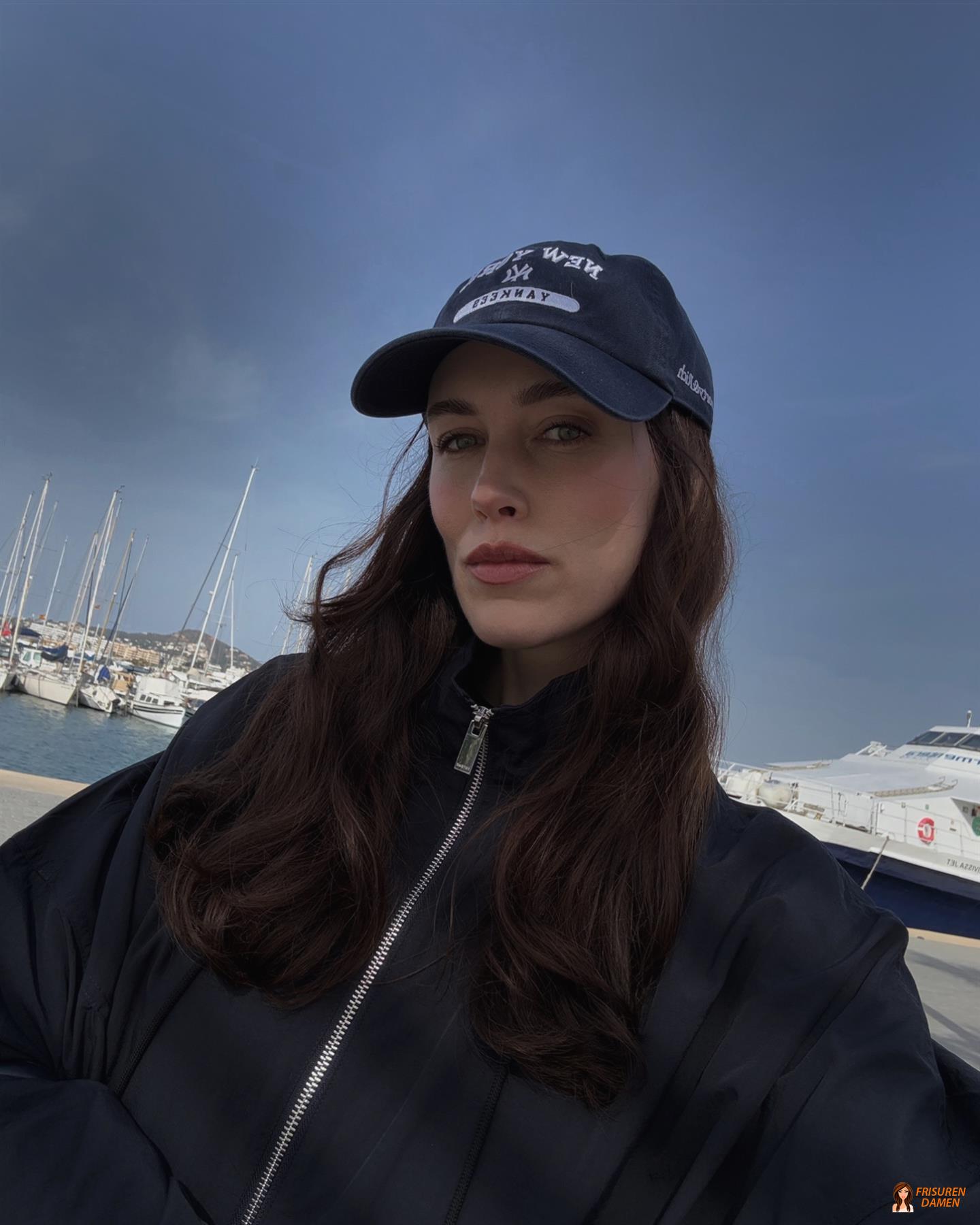 Trägt: Ausgebürstetes Volumen