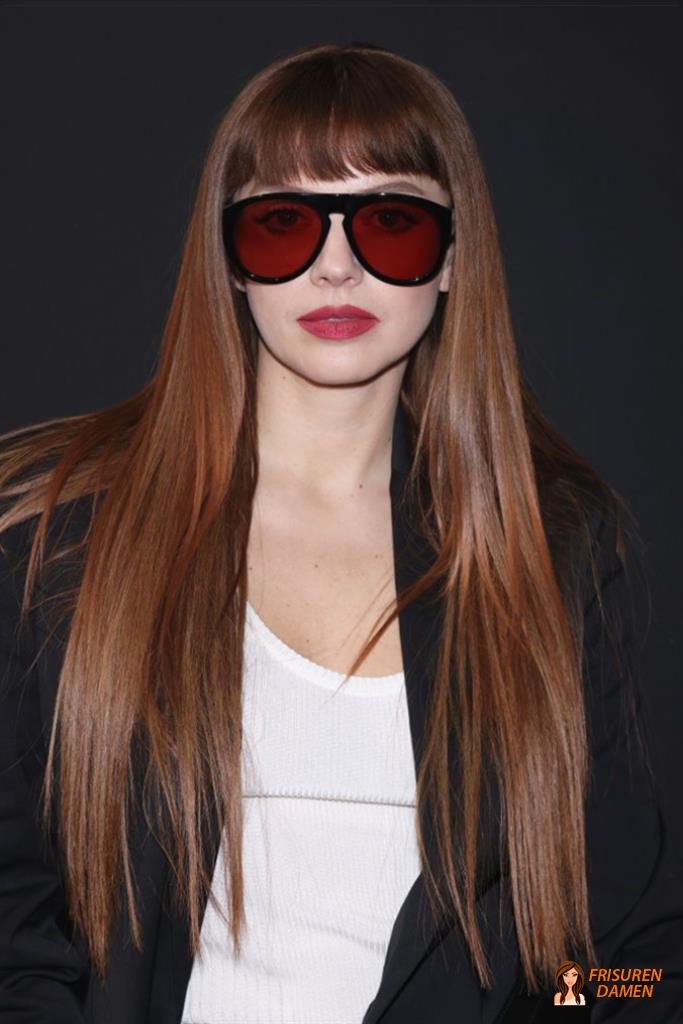 Ultralanges Haar mit weichem, vollem Pony