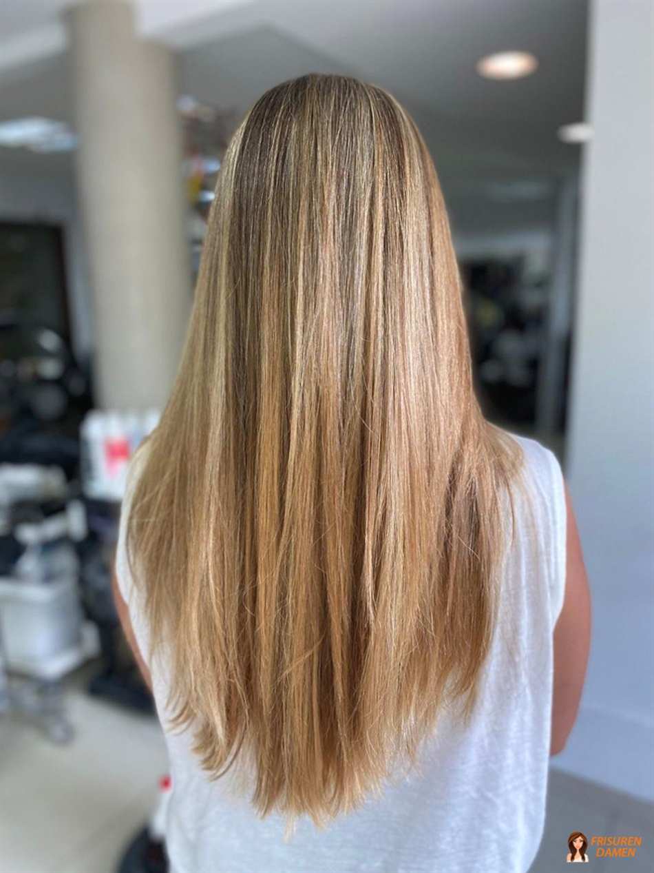 V-Schnitt mit fließenden Stufen für dickes Haar