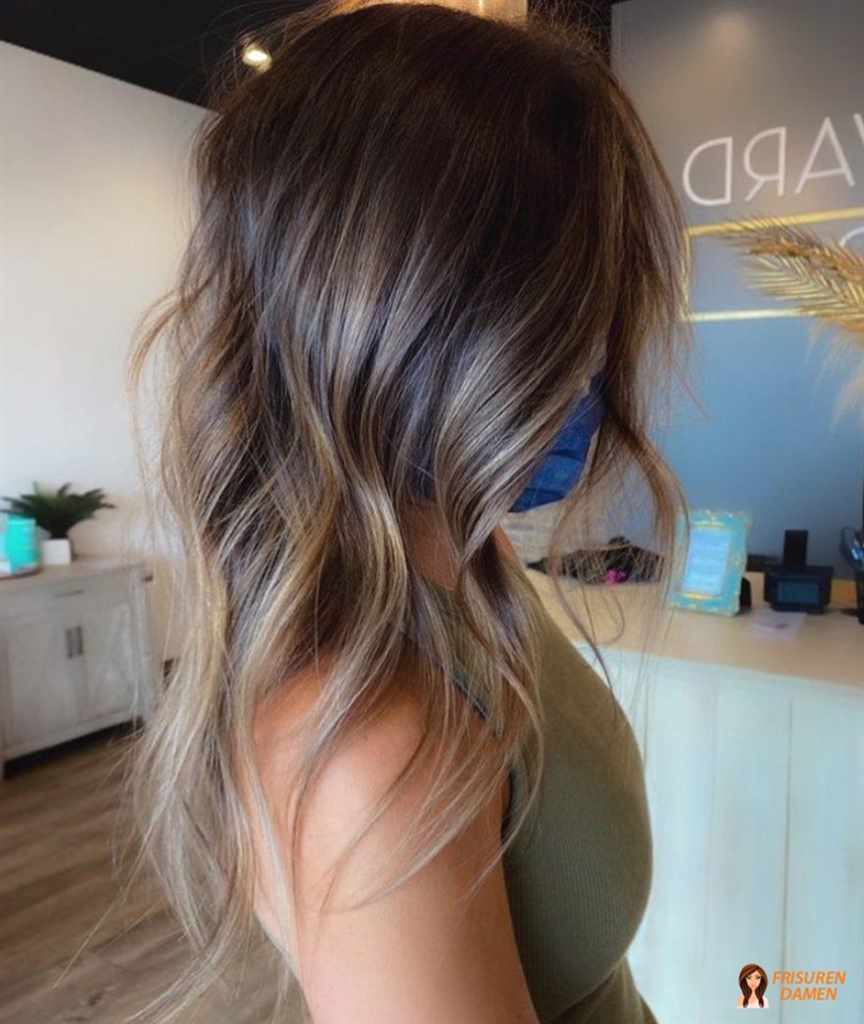 Verspielte Langhaarwellen für feines Haar