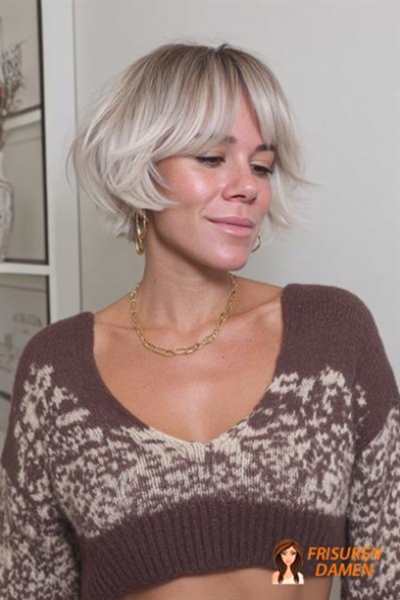 Verspielter strukturierter Pixie Cut 2026 für Frauen mit lockerer Textur und lässigem Night-Out-Look