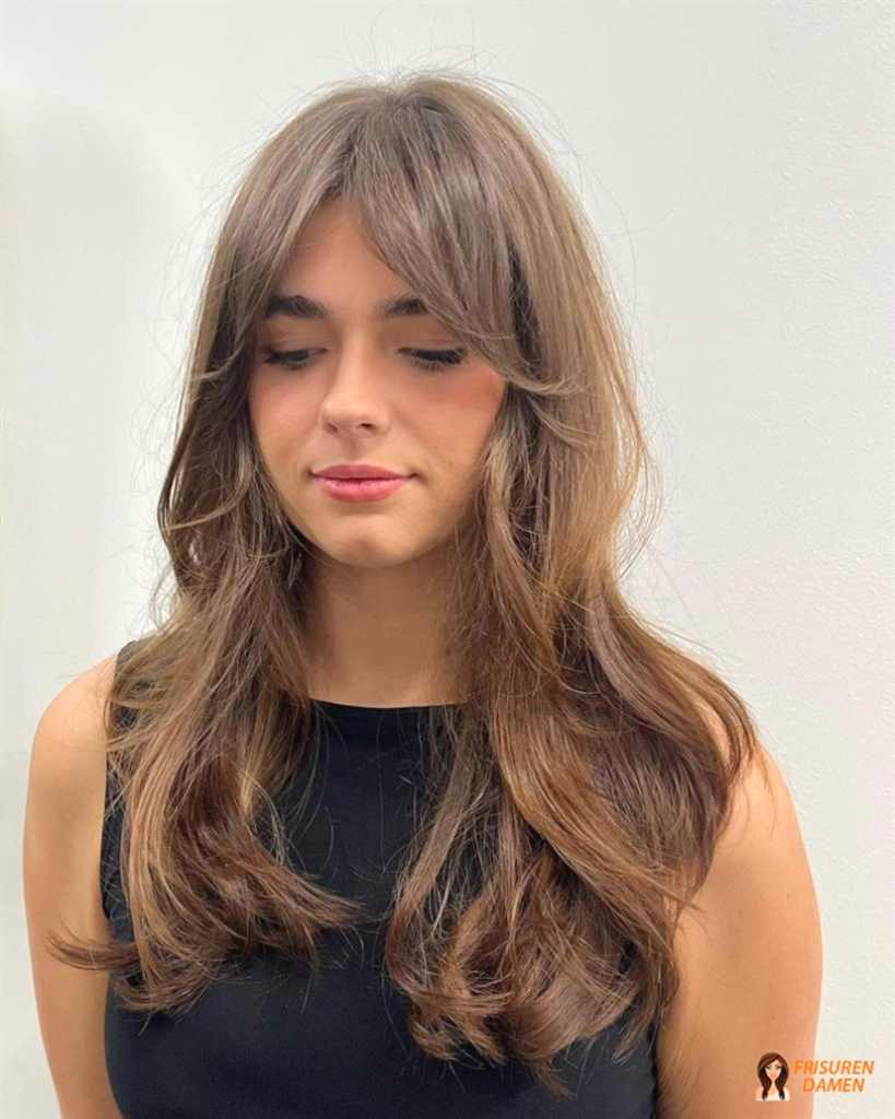 Volumen-Verwandlung mit Curtain Bangs für Frauen, sichtbar mehr Fülle und Form