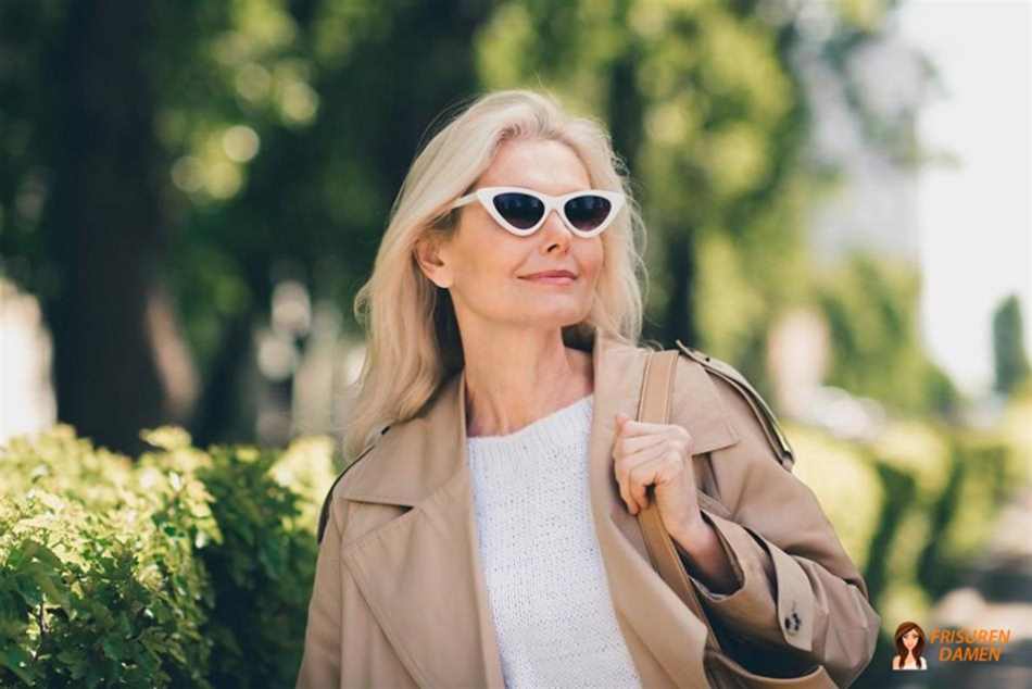 Voller Lob – elegante Frisur für Frauen über 70