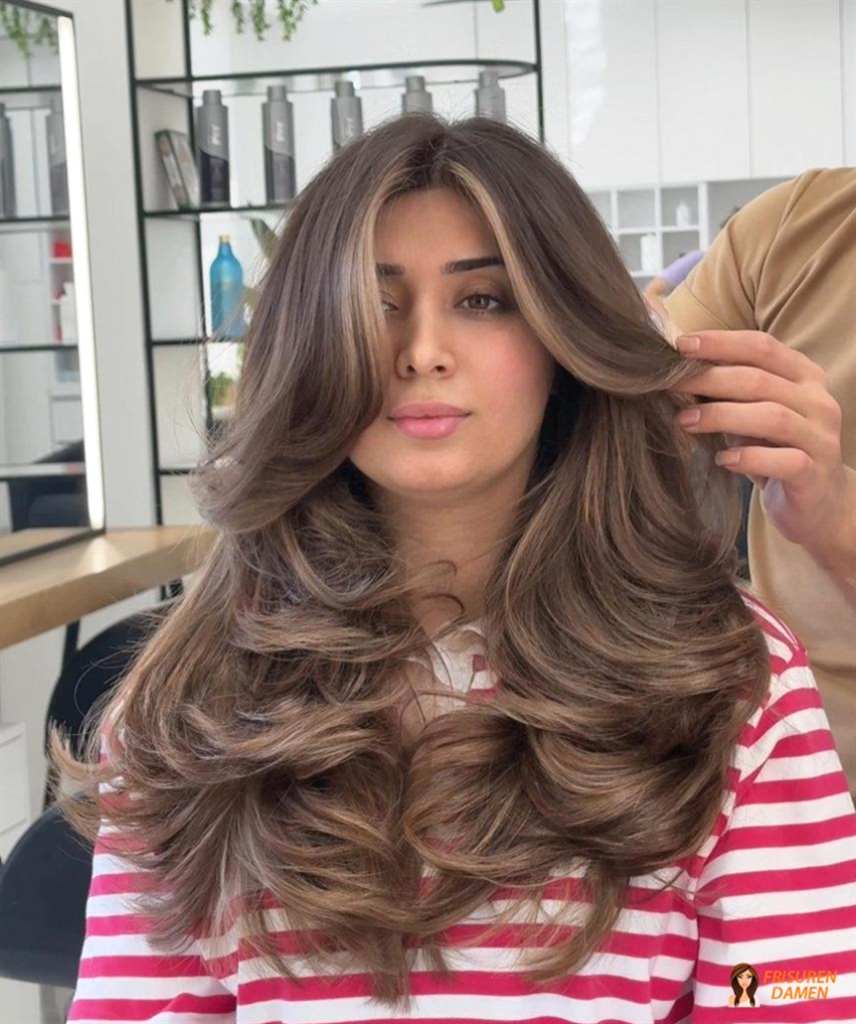 Voluminöse Verwandlung mit Curtain Bangs für Frauen, mehr Fülle und dynamische Form