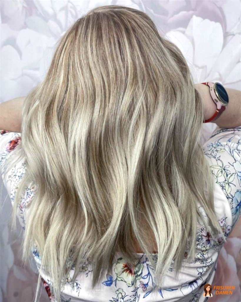 Voluminöse Wellen mit Struktur für feines Haar