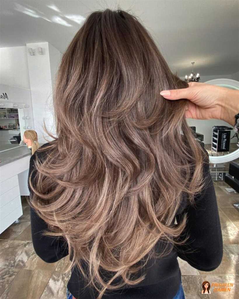 Voluminöser Wellentraum in Dunkelblond