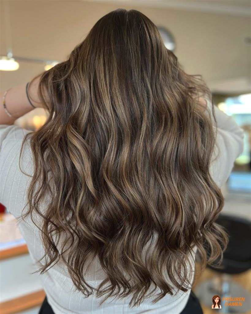 Voluminöses Espresso Balayage für Frauen mit tiefem Braun, feinen Highlights und luxuriöser Dimension