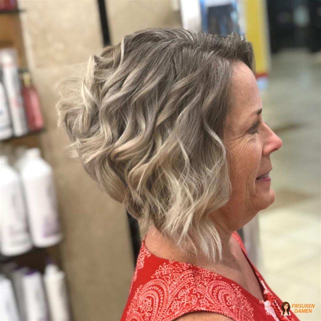 Wellen der Eleganz – sanfte Wellenfrisur für Frauen
