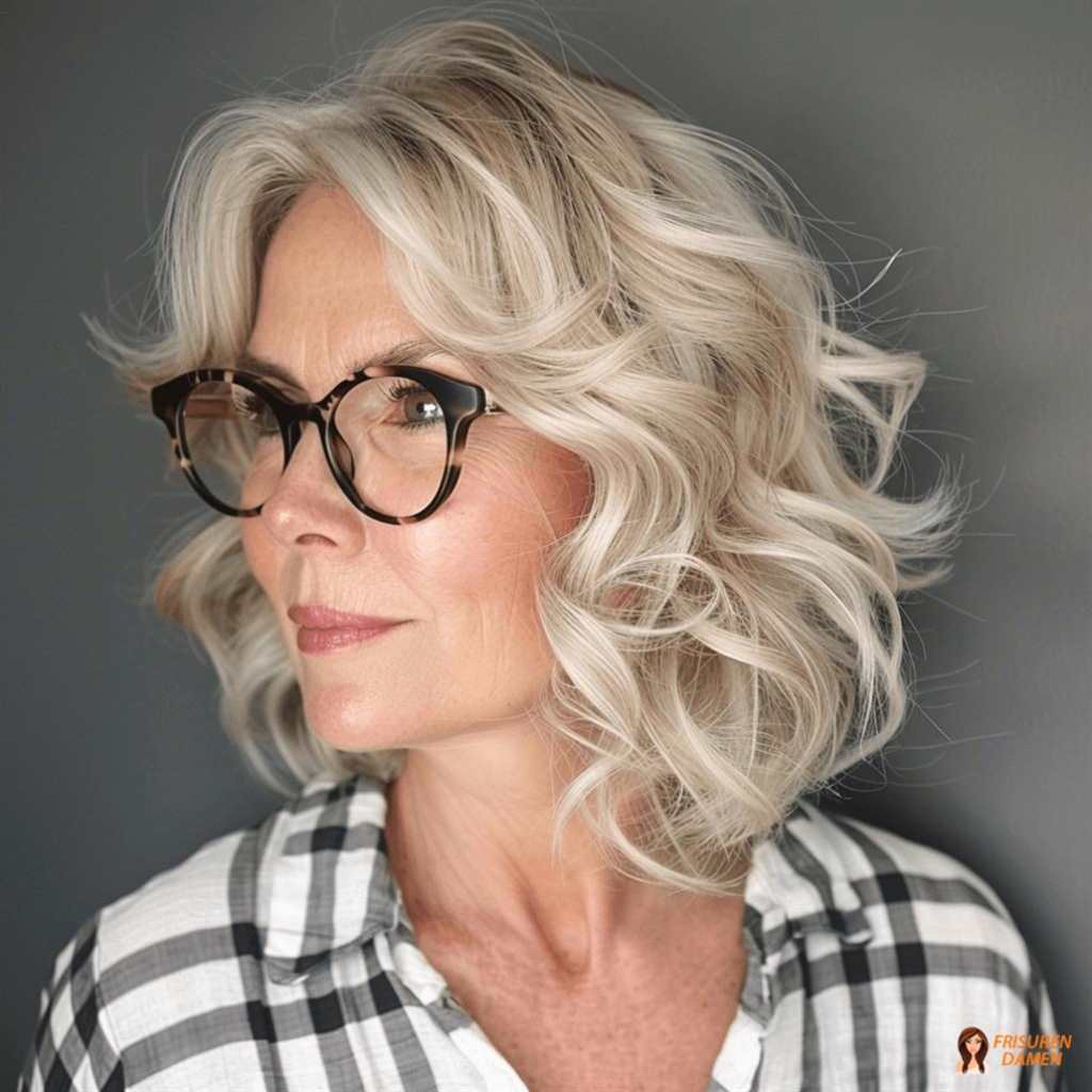 Welliger Glamour Look für Frauen ab 60