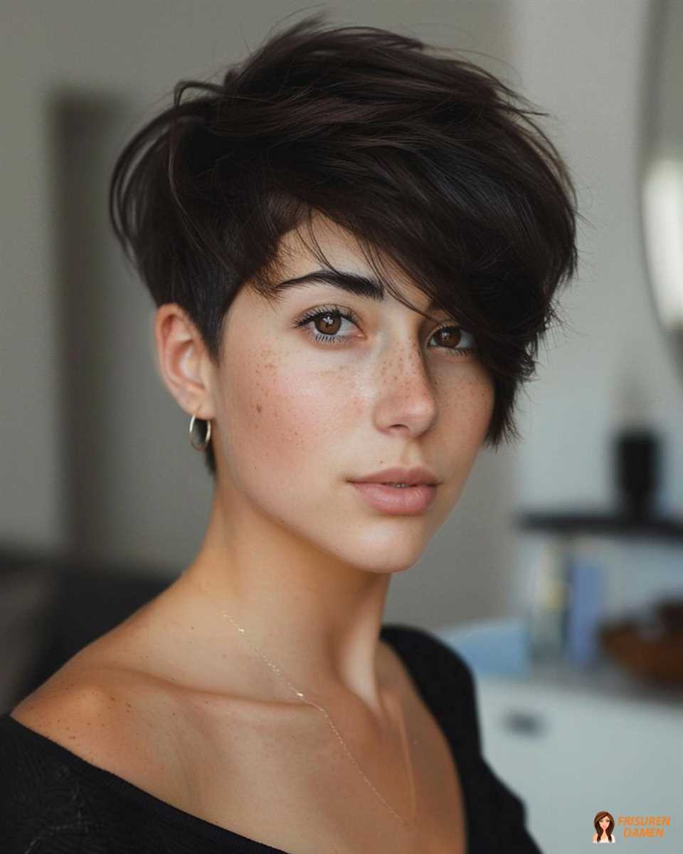 Zeitloser Kurzhaar-Look für Frauen mit sanften Wellen und elegantem Finish