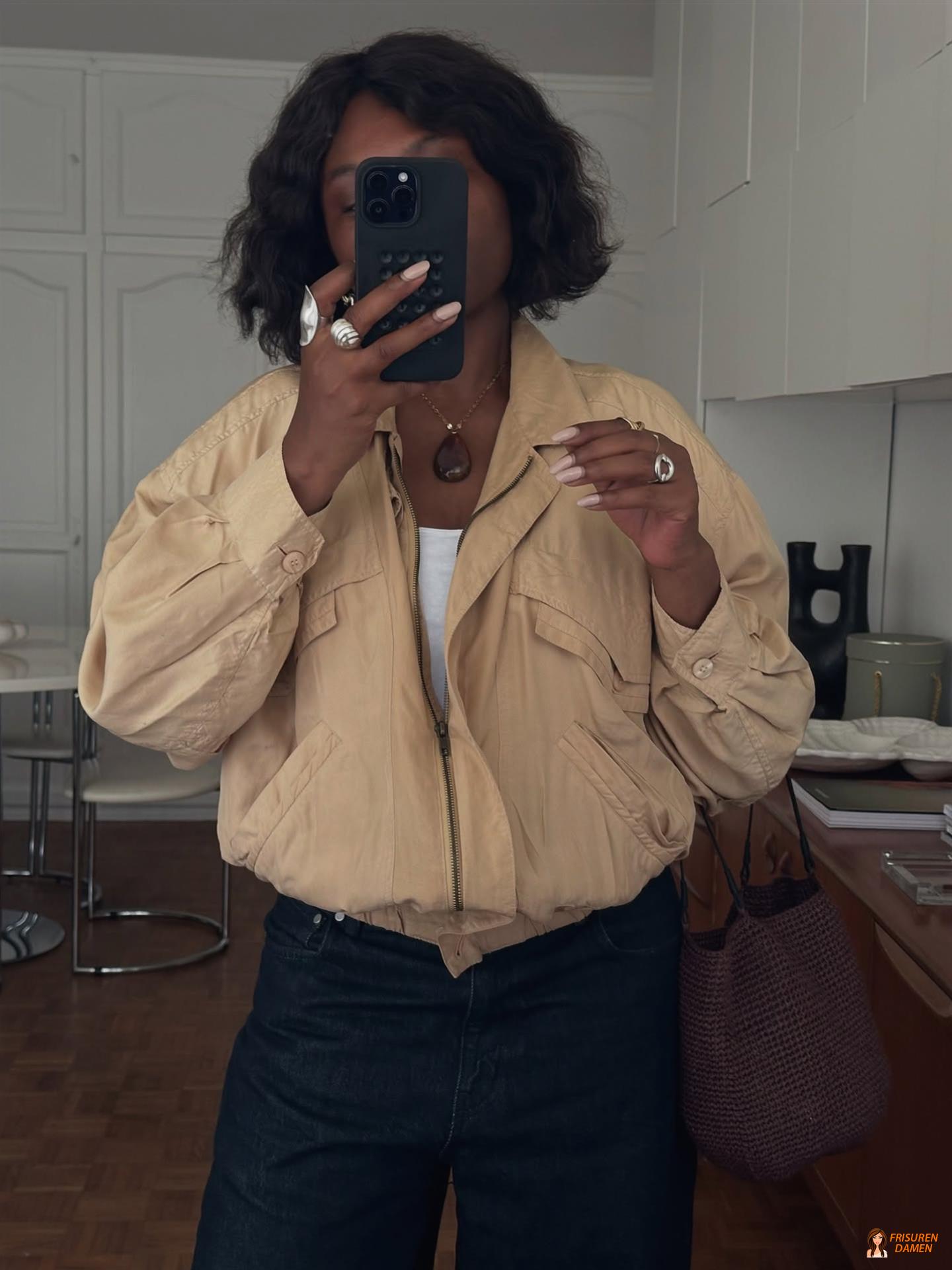 90er-Jahre Bob mit voluminöser Form bei einer Frau