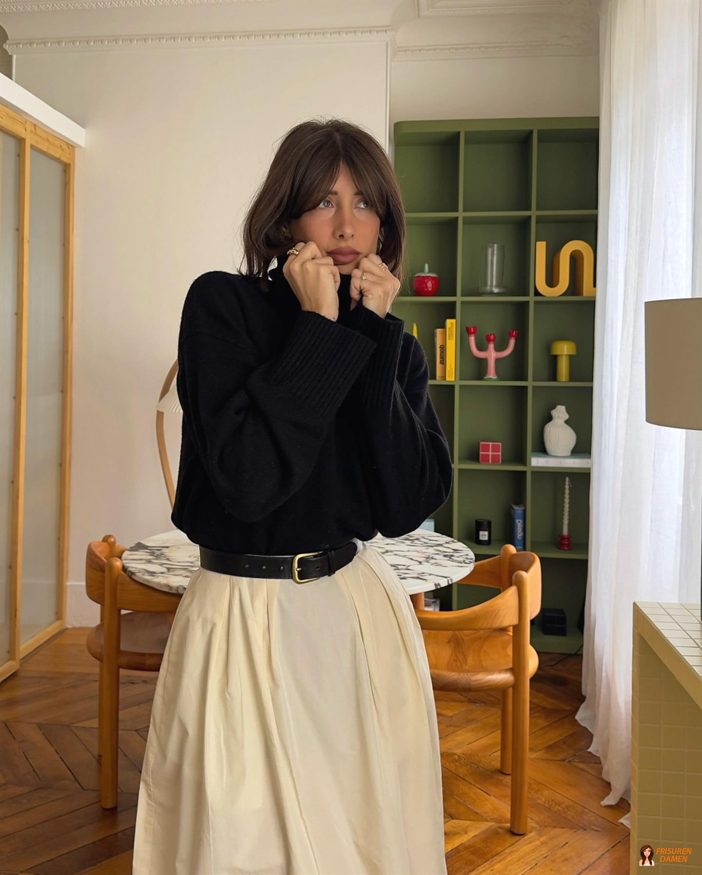 Kurzhaarfrisur mit Pony bei einer Frau im modernen Stil