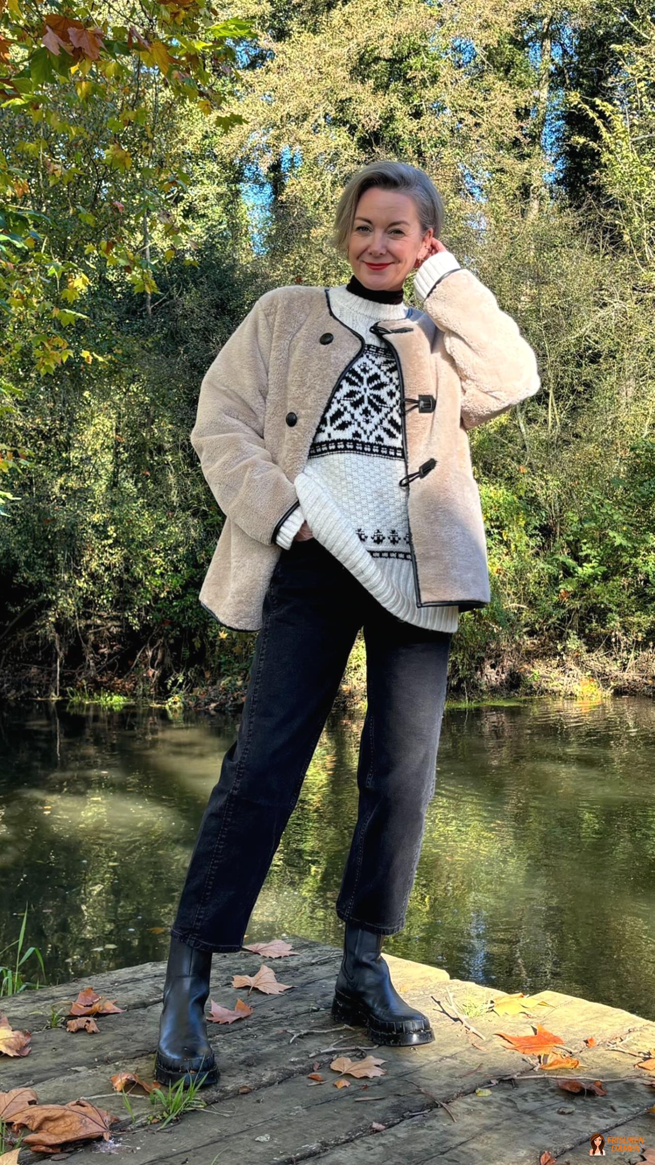 Grauer Stufen-Bob mit lebendiger Textur