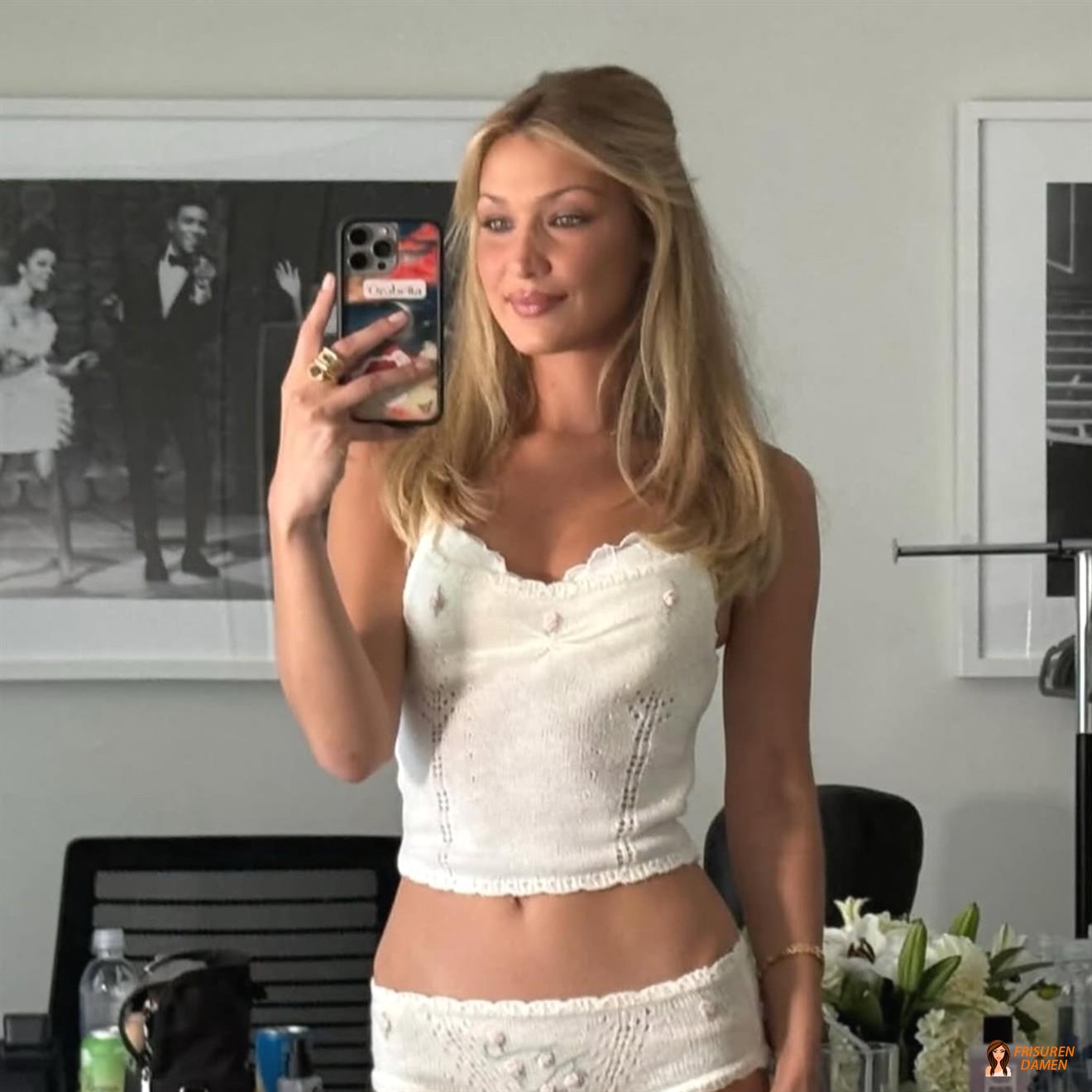 Naturblonde Haarfarbe mit weichem Glanz bei einer Frau